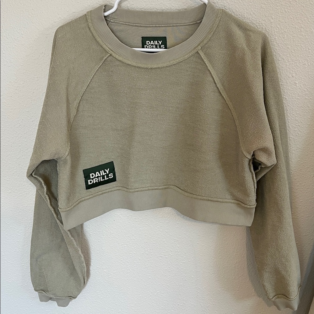 Daily Drills Set of Mint Green “Dew”  Cropped Reversible Sweatshirt & Joggers - Picture 7 of 11